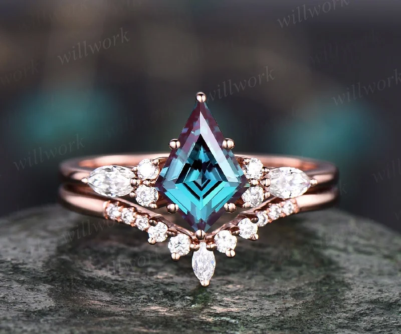 Alexandrite ring kite cut engagement ring rose gold Alternative Alexandrite engagement ring art deco diamond ring set anniversary ring set