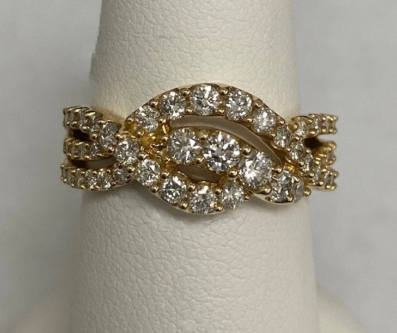 14kt Yellow Gold Diamond Right Hand Ring