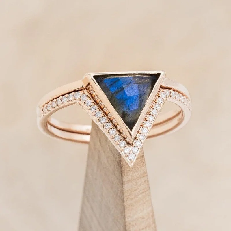 "JENNY FROM THE BLOCK" - TRIANGLE CUT LABRADORITE ENGAGEMENT RING WITH V-SHAPED DIAMOND TRACER