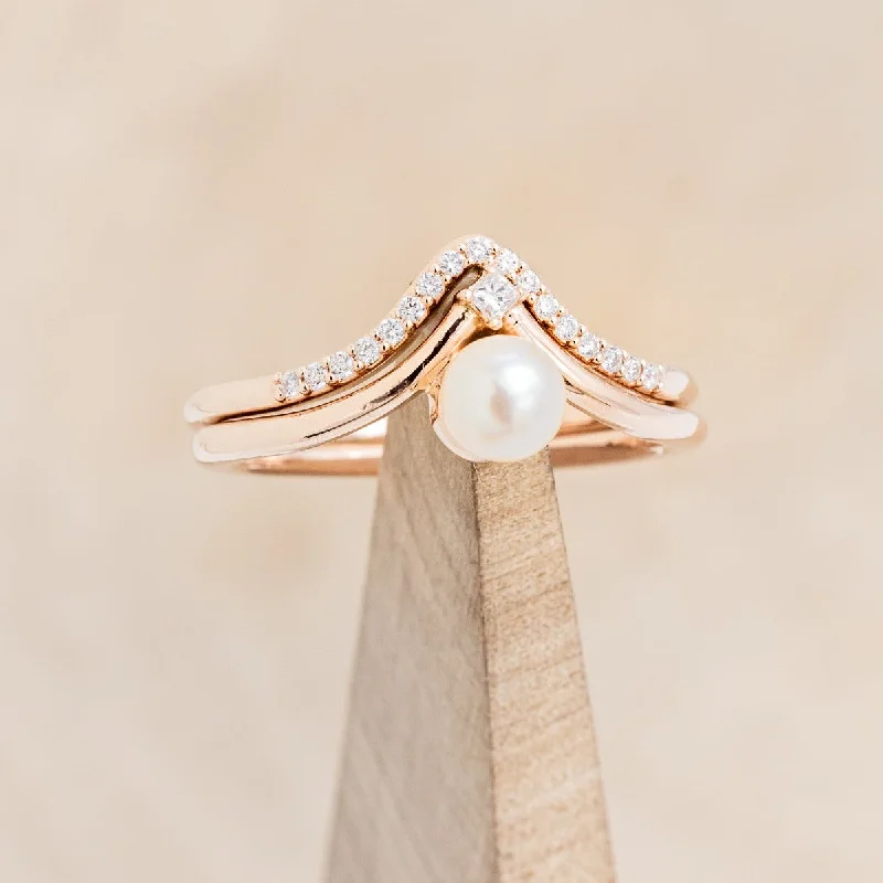 ROUND AKOYA PEARL ENGAGEMENT RING WITH DIAMOND ACCENT & DIAMOND TRACER